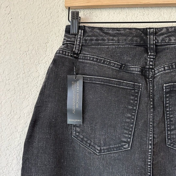 NWT BANANA REPUBLIC Denim Mini Skirt in Black Wash - Picture 8 of 15